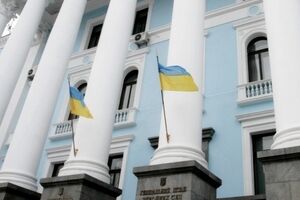 Министерство обороны утверждает, что увольняет генералов в порядке реформирования армии