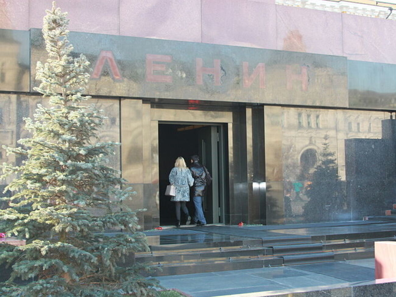 В ЛДПР считают, что за 92 года все, кто хотел, с Лениным уже попрощались