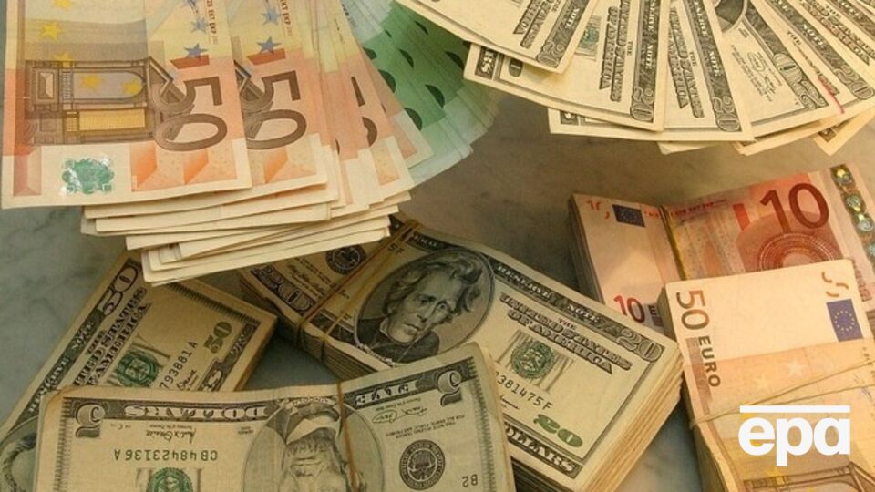 Нацбанк укрепил курс гривны к доллару и понизил по отношению к евро