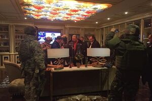 Сотрудники СБУ и ГПУ в доме Геннадия Корбана