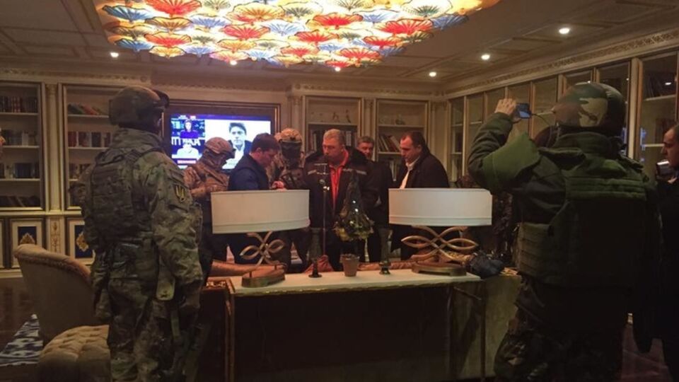 Сотрудники СБУ и ГПУ в доме Геннадия Корбана