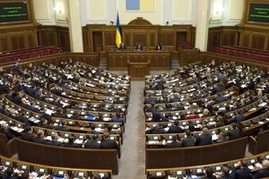 Парламент продолжает заседать ночью
