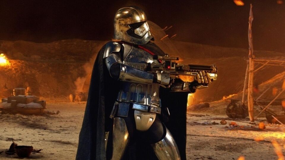 Мужчина посмотрел первые шесть эпизодов фильма по одному разу, а новую часть "Звездные войны: Пробуждение силы" --- девять раз подряд