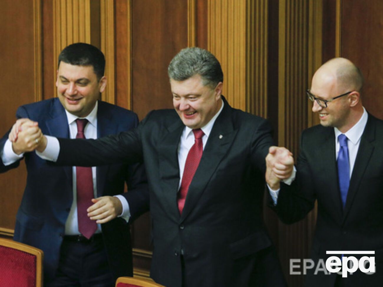 Лидеры государства поздравили христиан, которые отмечают Рождество по григорианскому календарю