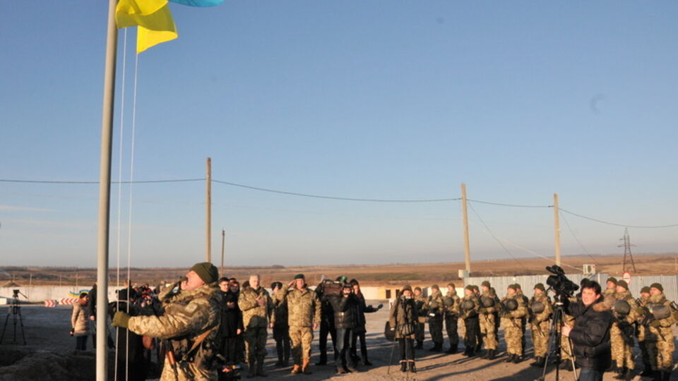 На обновленном КПВВ "Гнутово" созданы шесть полос движения, по три в каждую сторону