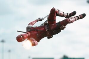 Главный герой фильма --- побочный продукт программы вооруженных сил под названием "Оружие X"