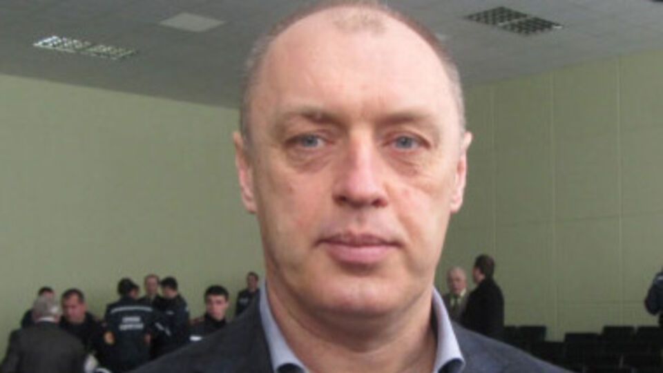 Мэр Полтавы жалуется на пробитую топором дверь