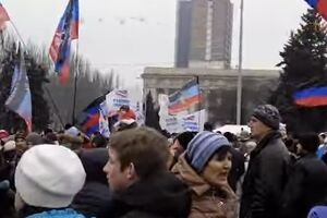 В оккупированном Донецке установили новогоднюю елку. Видео