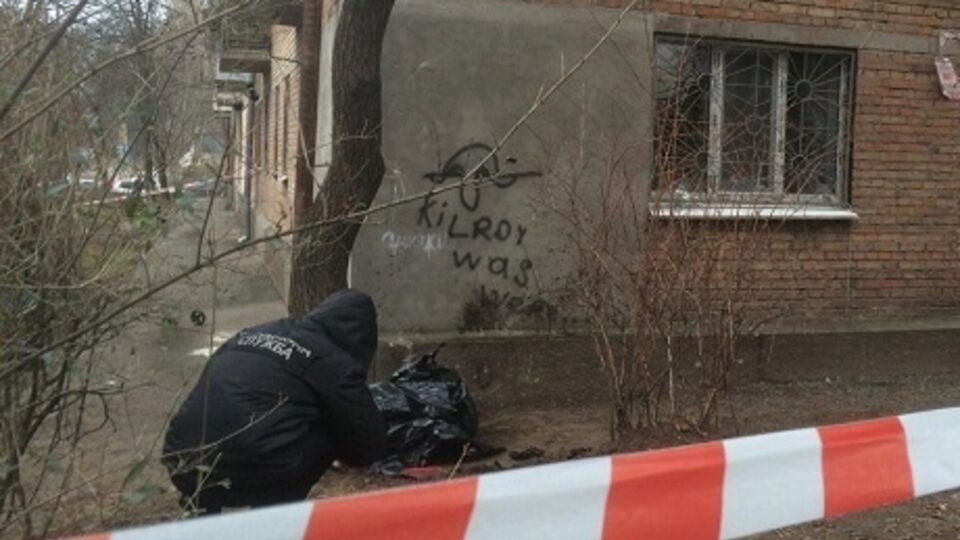 Эксперты ищут другие взрывоопасные предметы вокруг места взрыва в Соломенском районе столицы