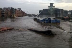 Наводнение на севере Англии угрожает жизни людей