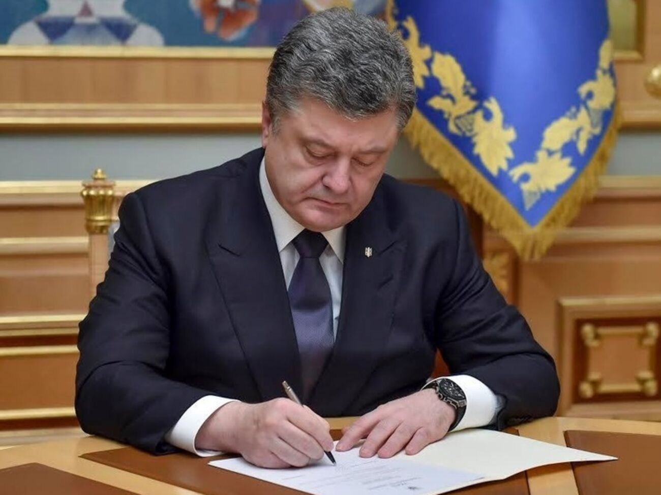 Порошенко подписал закон о&nbsp;расширении полномочий местных органов самоуправления