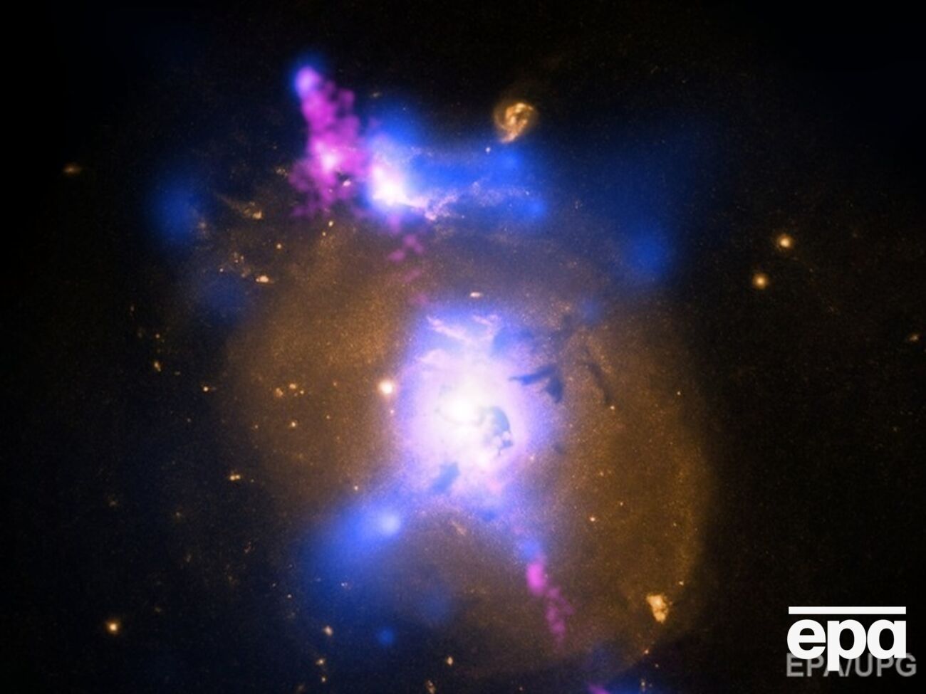 Ученые считают, что древние цивилизации могли передавать информацию через черные дыры