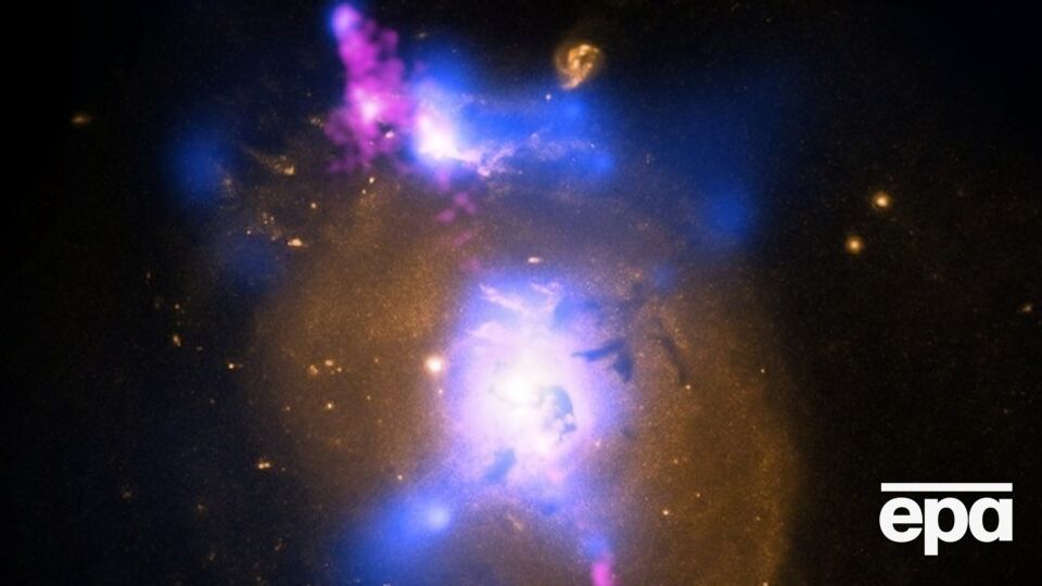 Ученые считают, что древние цивилизации могли передавать информацию через черные дыры