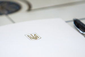 Порошенко подписал закон о доступе СМИ к работе комитетов