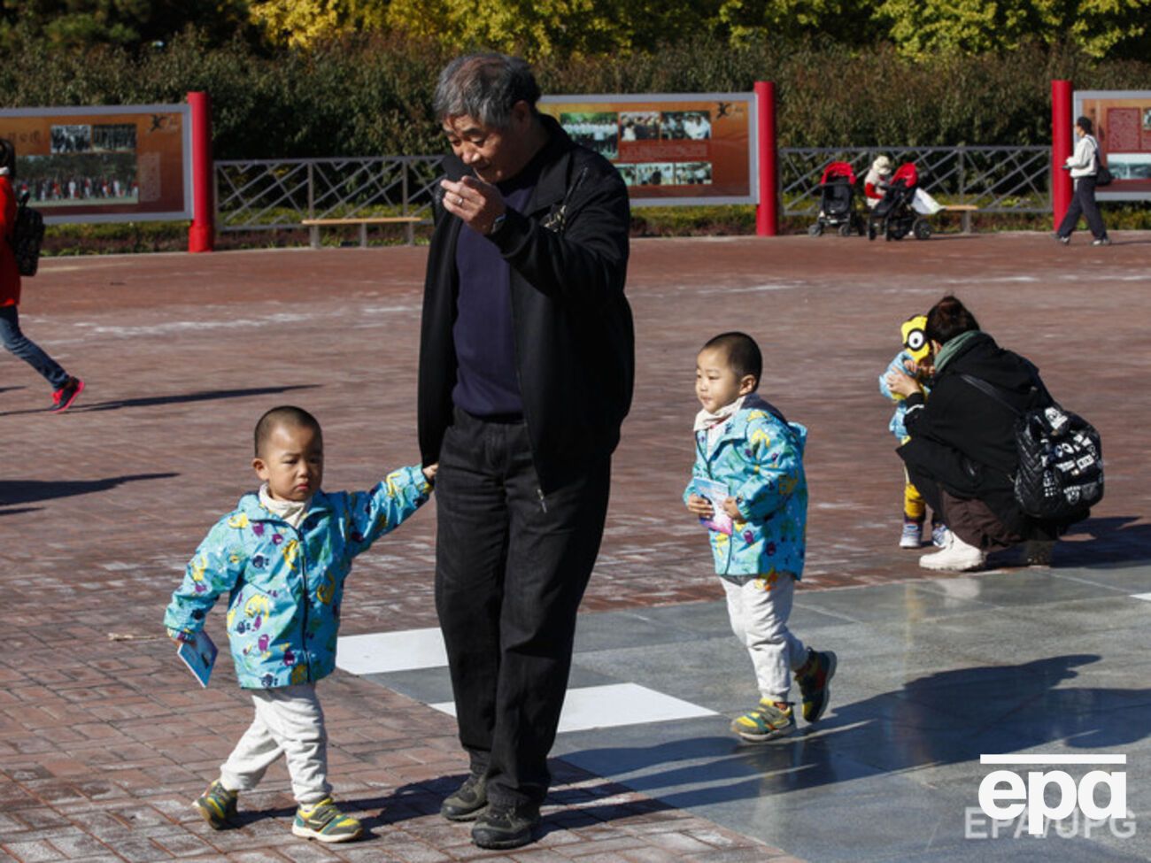 Китайцам разрешили иметь двух детей