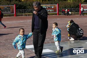 Китайцам разрешили иметь двух детей