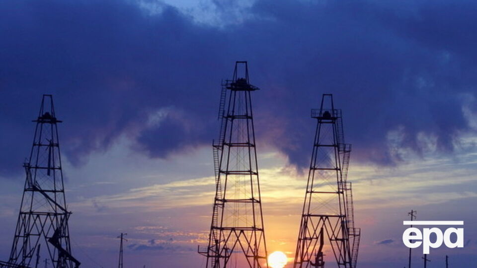 МЧС Азербайджана продолжает работы по тушению пожара на месторождении Гюнешли и поиску пропавших