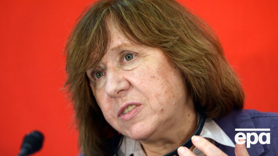 Алексиевич: У нас в Беларуси Лукашенко остановил время