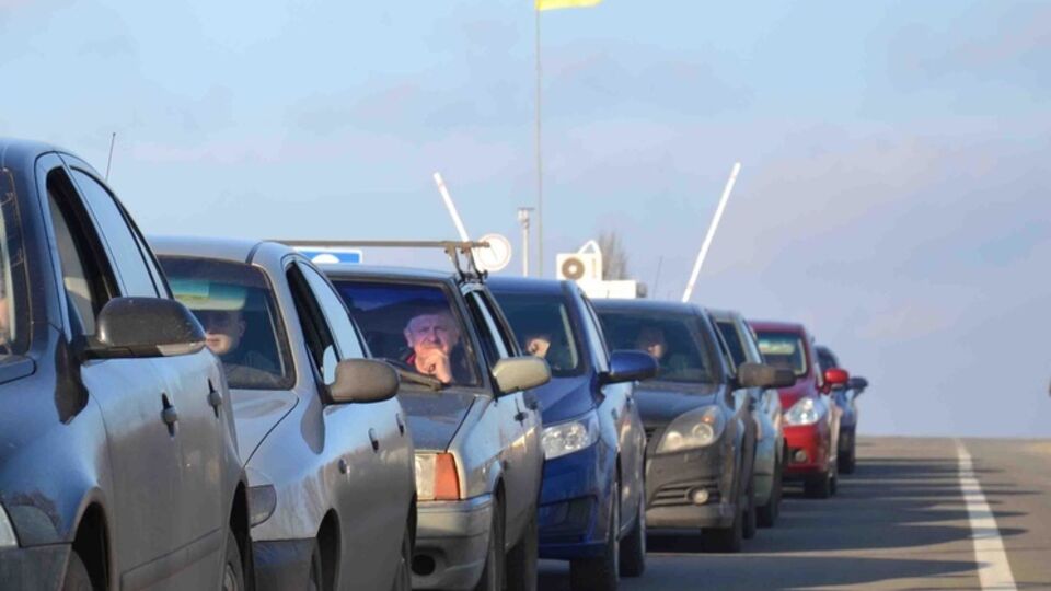 На границе с Крымом накапливается автотранспорт