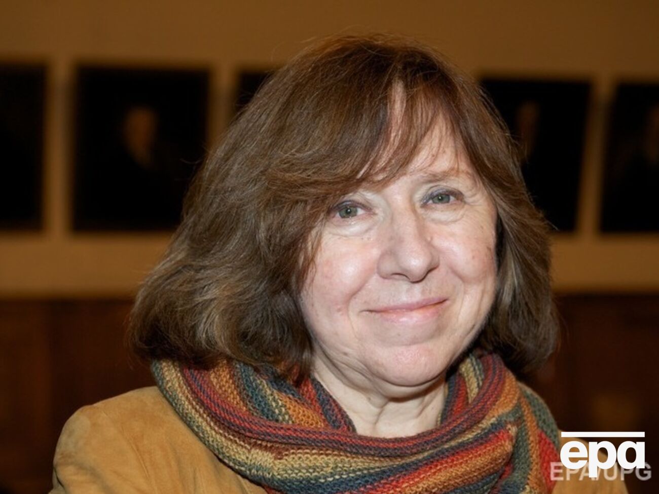 Алексиевич: Если привезти два грузовика оружия в любую постсоветскую страну со смешанным населением, то через две недели будет война