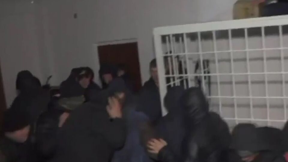 В зал заседания суда по делу Корбана ворвались титушки