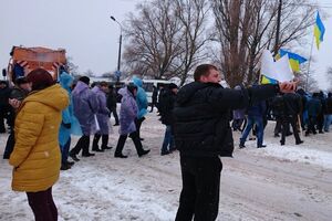 Производители сельскохозяйственной продукции перекрыли движение в районе села Копти