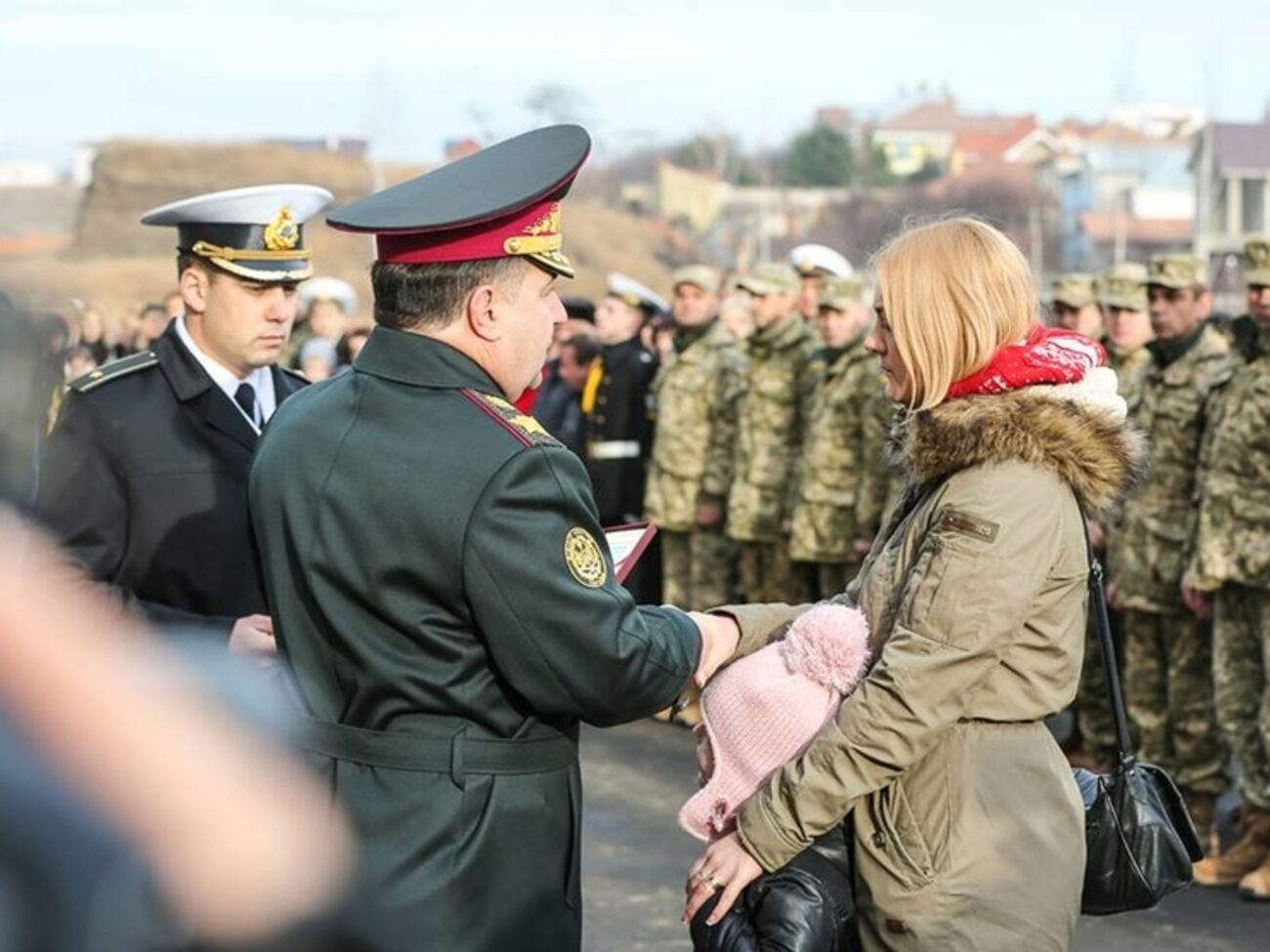Министр подчеркнул, что семьи, оставшиеся без кормильцев, никогда не будут оставлены без внимания и опеки