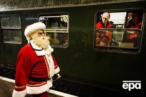 В новогоднюю ночь проводники украинских поездов превратятся в Дедов Морозов