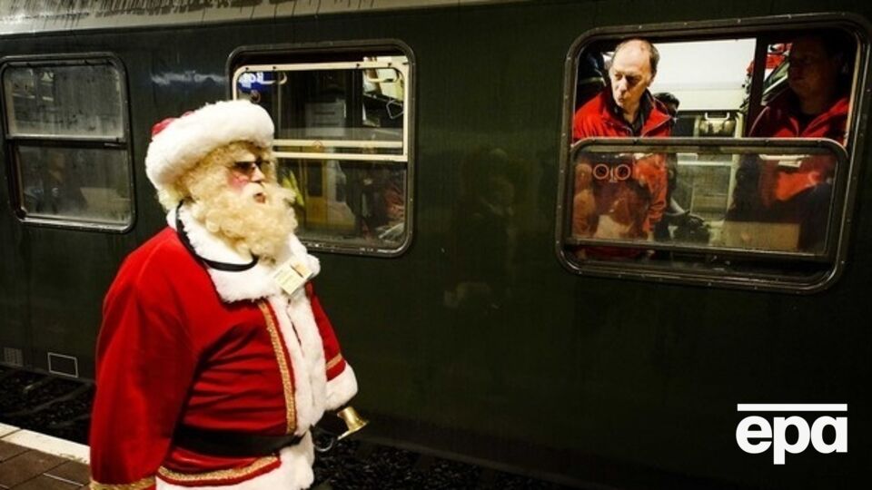 В новогоднюю ночь проводники украинских поездов превратятся в Дедов Морозов