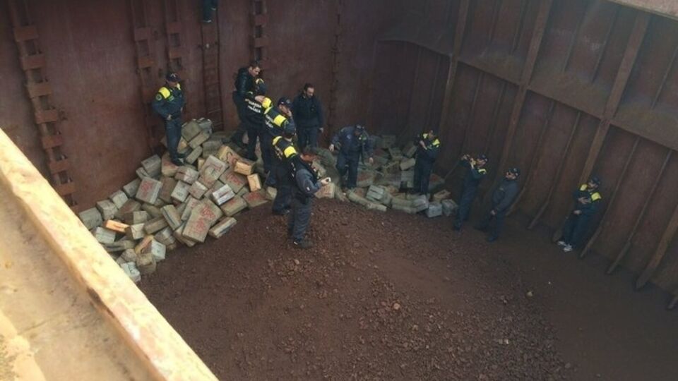 Во Франции расследуют дело о контрабанде "крупнейшей за всю историю Франции партии кокаина"