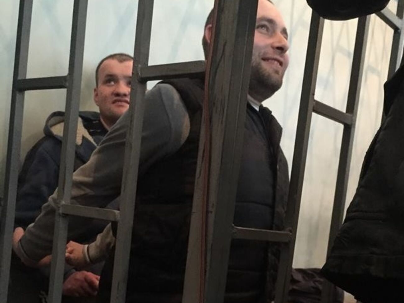 Мустафа Дегерменджи (на переднем плане) и Али Асанов в суде