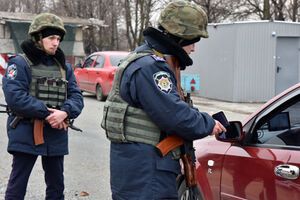 Правоохранители дежурят на блокпостах в Донецкой области