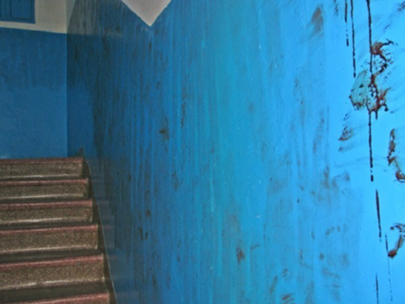 В киевском подъезде застрелили человека