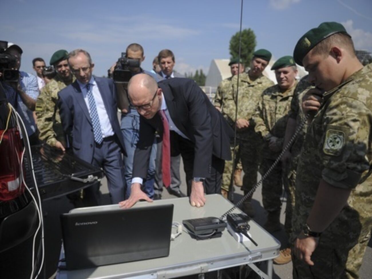 На основных пунктах пропуска будут быстро проверять по базам данных Интерпола любого гражданина, пересекающего государственную границу Украины