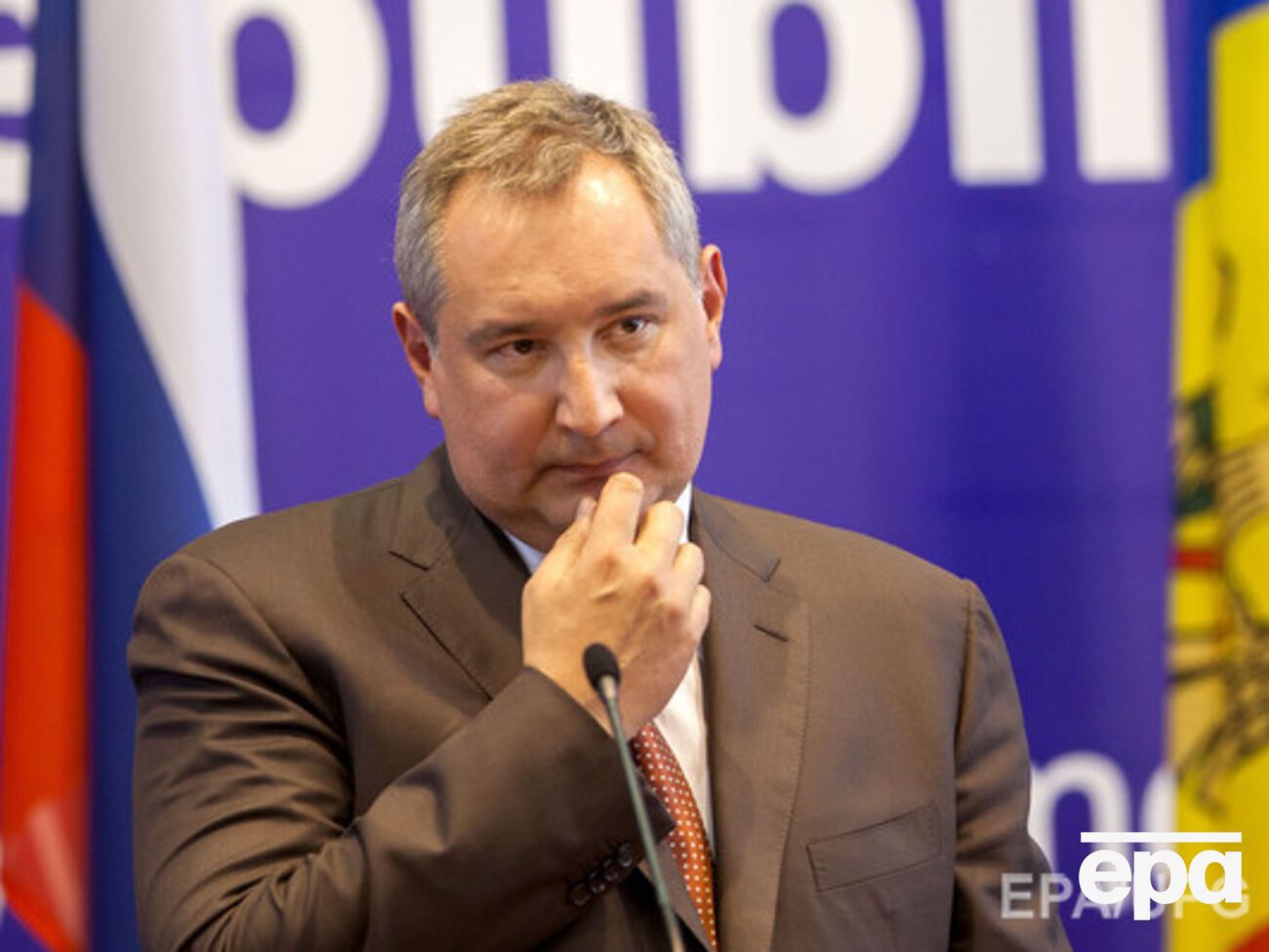 Рогозин уже вышел на работу, уверяет его помощник