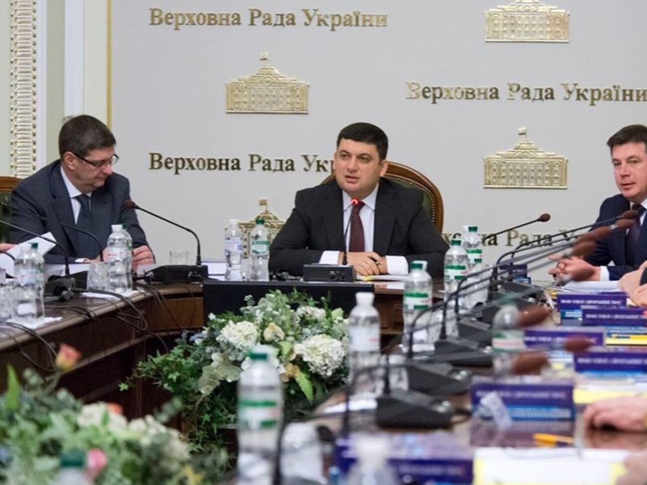 Гройсман: Нужно сделать так, чтобы у коррупционеров под ногами горела земля