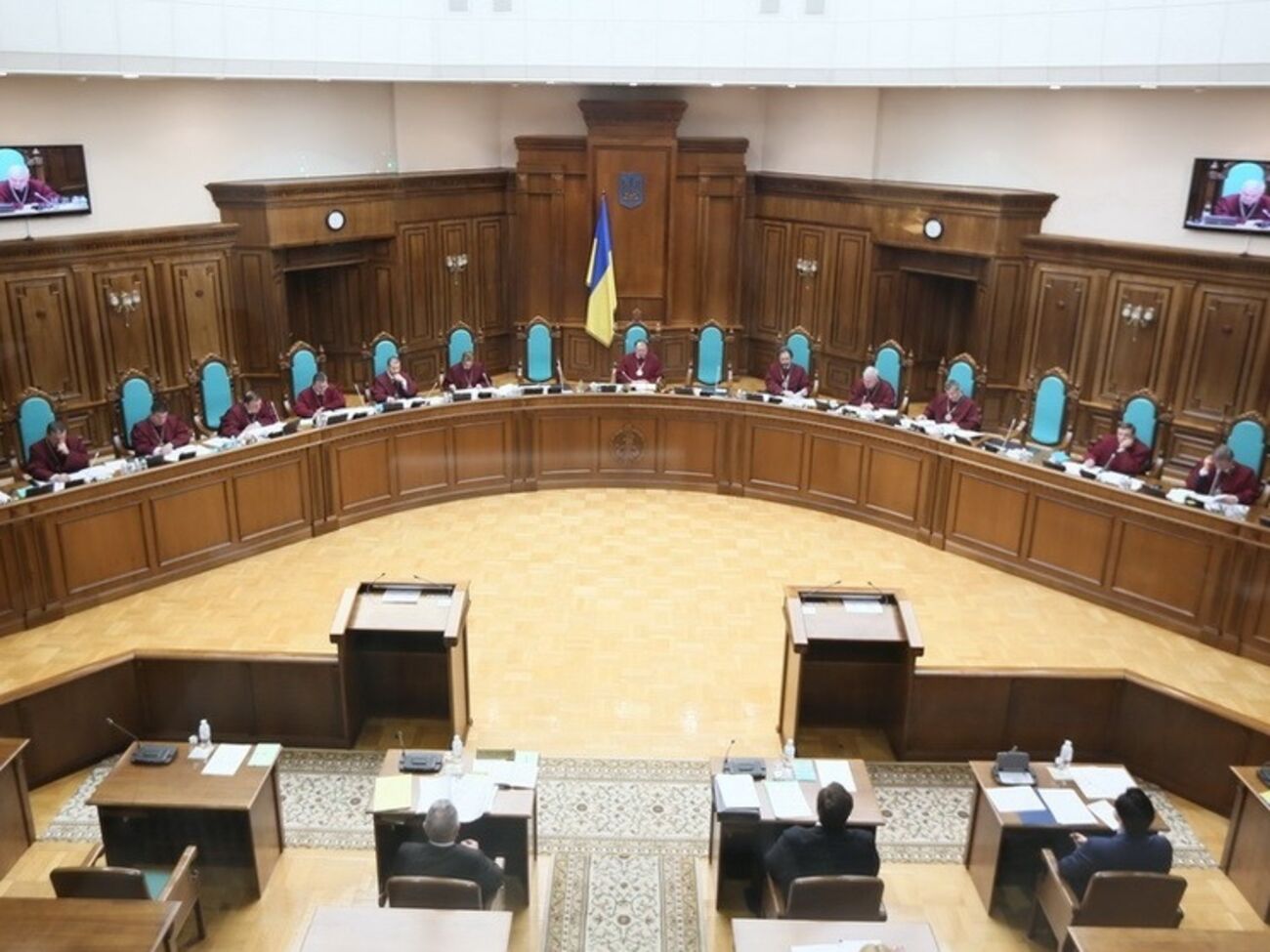 Конституционность президентского проекта судебной реформы рассмотрят 12 января