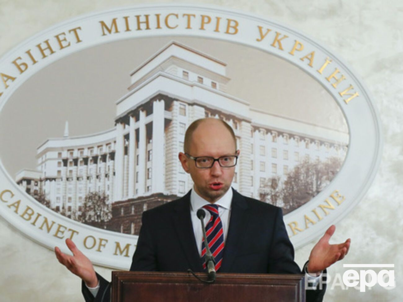 Яценюк заявил о необходимости полной замены украинских судей