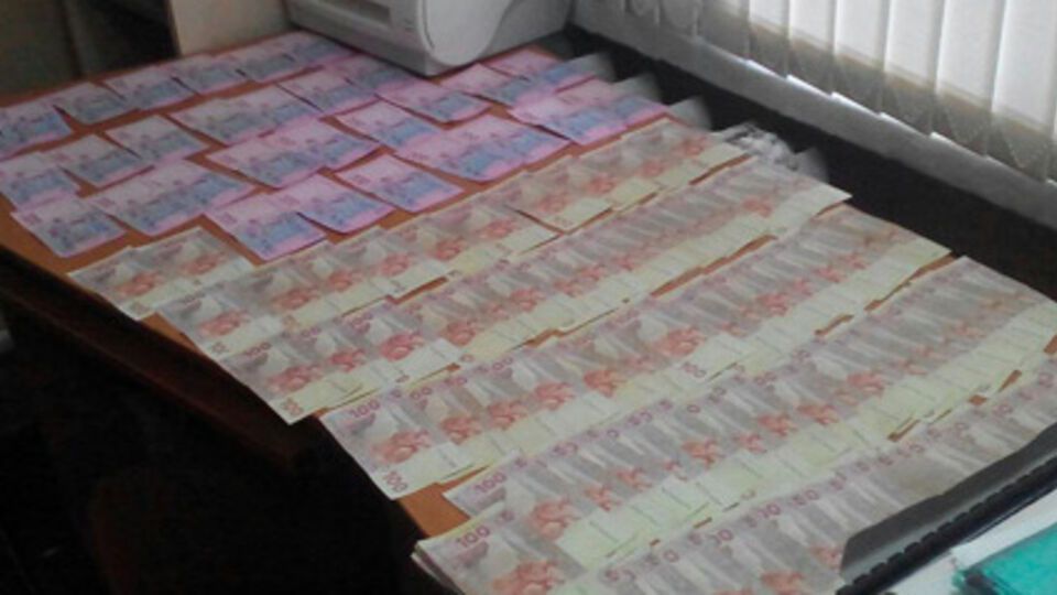 Правоохранители конфисковали деньги, добытые преступным путем