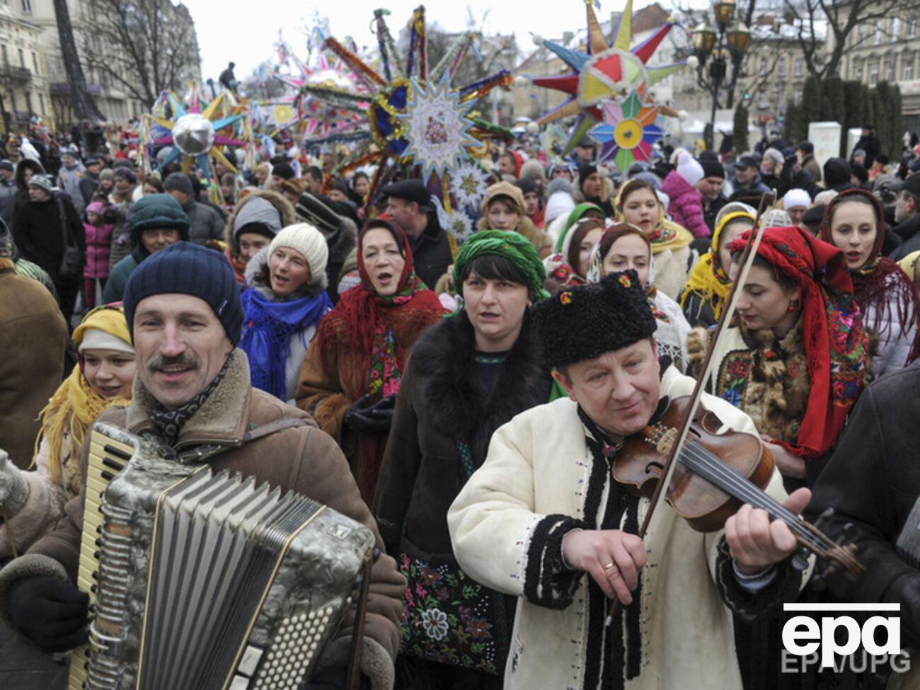 Украинцы начали собирать подписи за новый выходной
