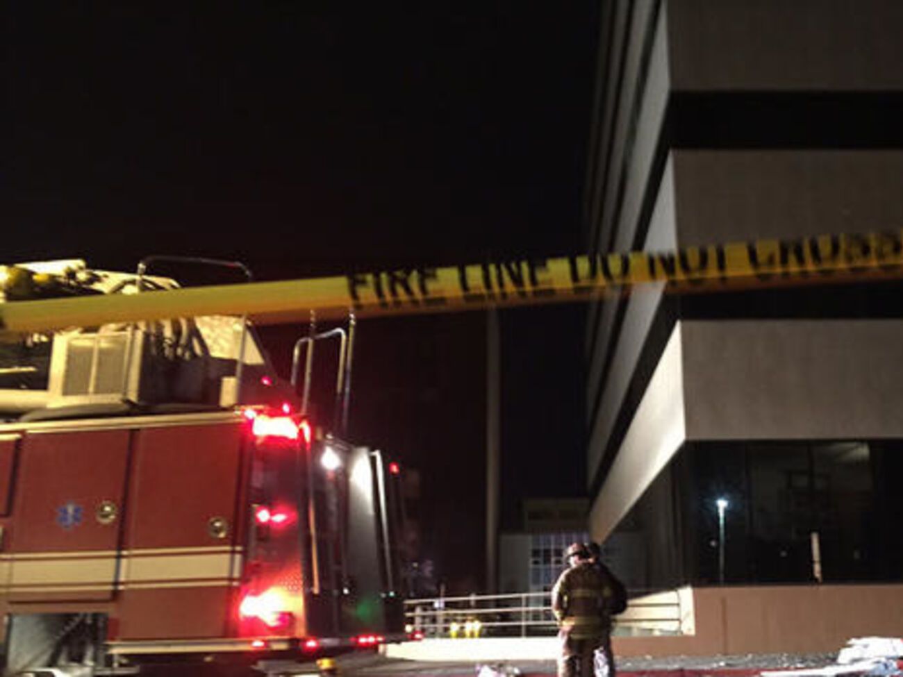 Самолет&nbsp;зацепил офисное здание в центре Анкориджа