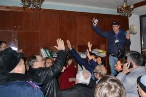 Ночное заседание комиссии в Кривом Роге: без света, но с толпой