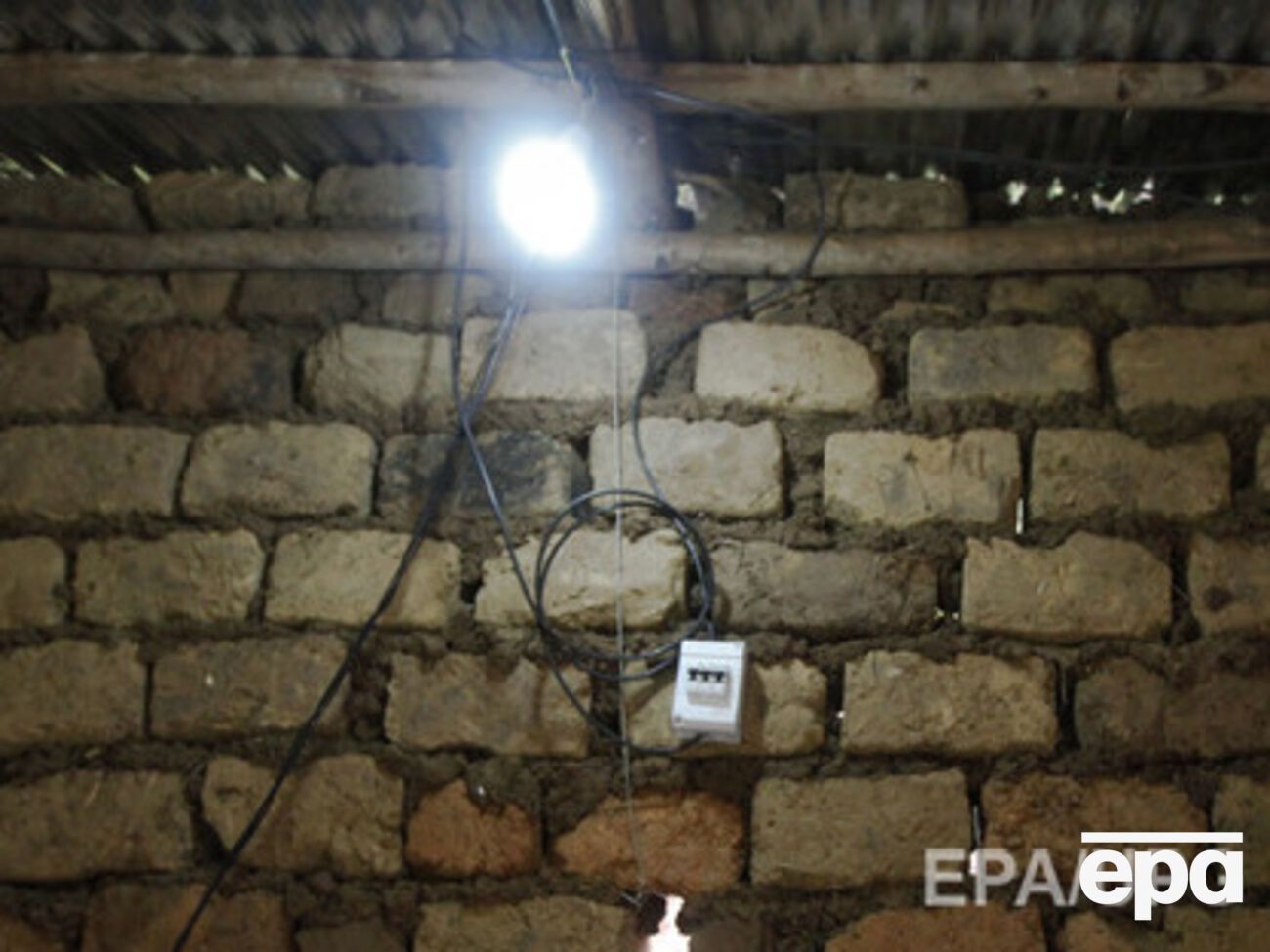 Сотни тысяч жителей Крыма все еще остаются без света