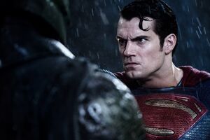 Борьба двух супергероев представляет угрозу для мира