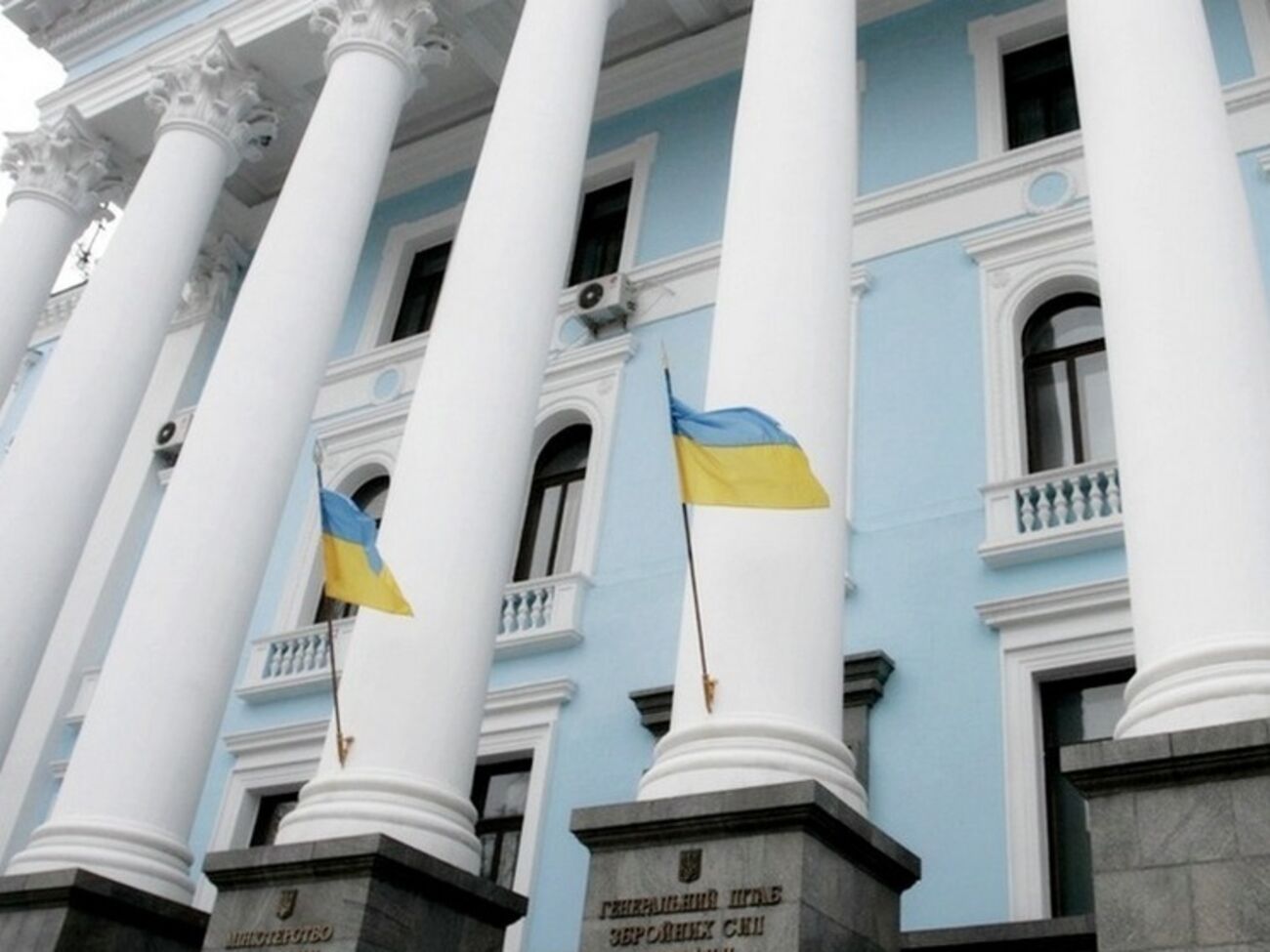 Transparency International: Украина столкнулась с высоким риском коррупции в военной сфере