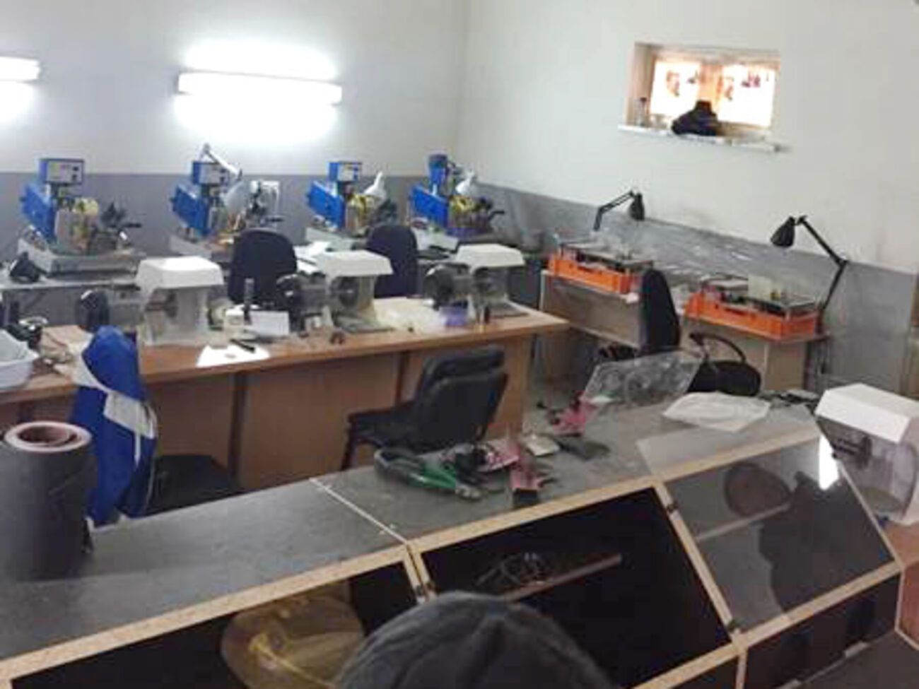 Цех располагался на трех этажах здания в одном из гаражных кооперативов