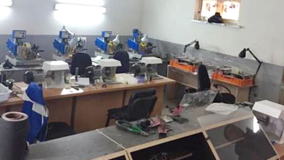 Цех располагался на трех этажах здания в одном из гаражных кооперативов