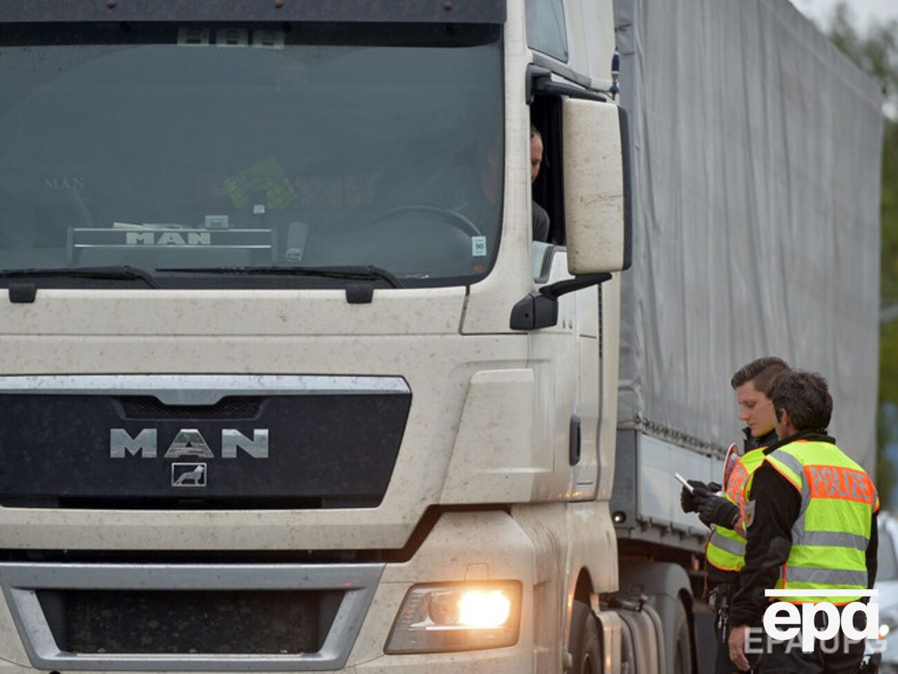 С российских дальнобойщиков будут взимать плату не только в России, но и в Литве