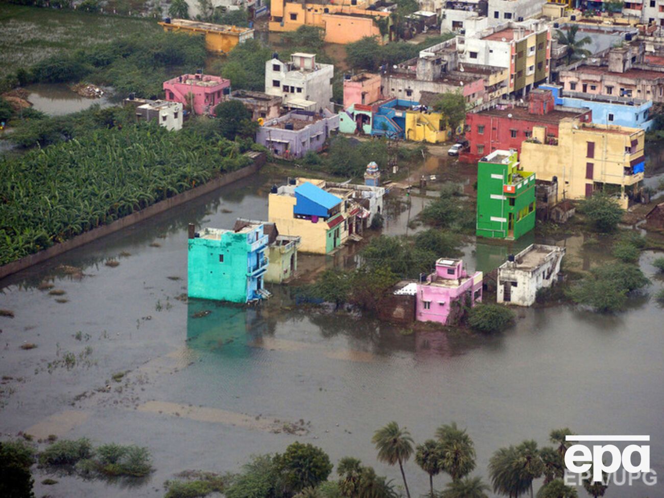 Спасательные работы в индийском Ченнаи осложнены плохой погодой