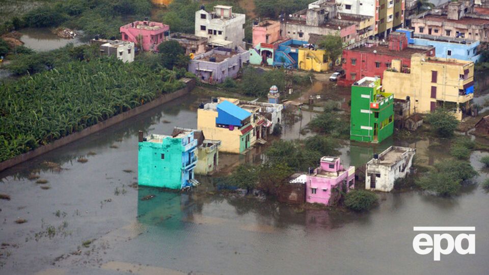 Спасательные работы в индийском Ченнаи осложнены плохой погодой